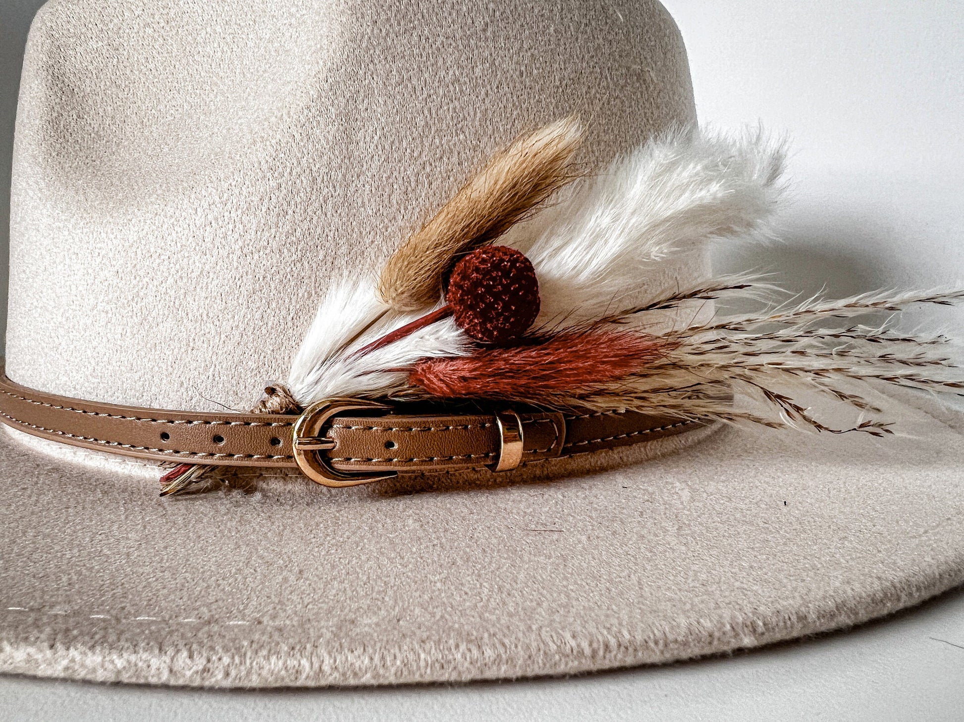 Hat feathers (dried flowers only) - MAROON Craspedia
